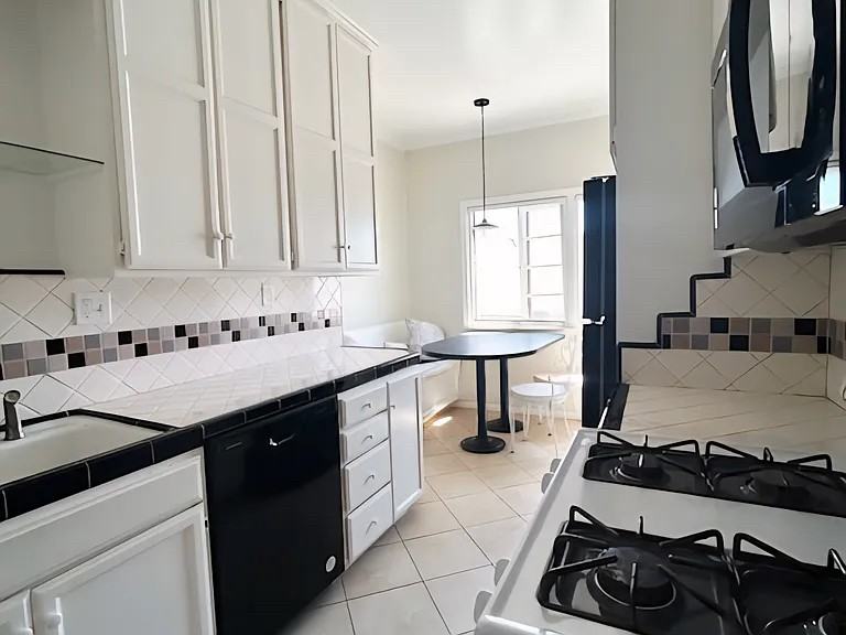 1728 E Third St - Photo 6 of 18