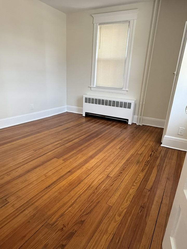 2 Bedroom Rental in Tuckahoe - Custom features $2800 - Photo 4 of 5