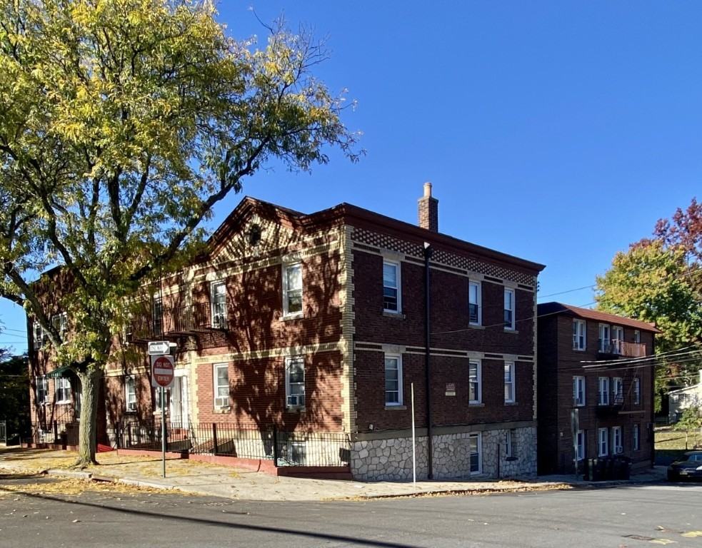 2 Bedroom Rental in Tuckahoe - Custom features $2800 - Photo 5 of 5