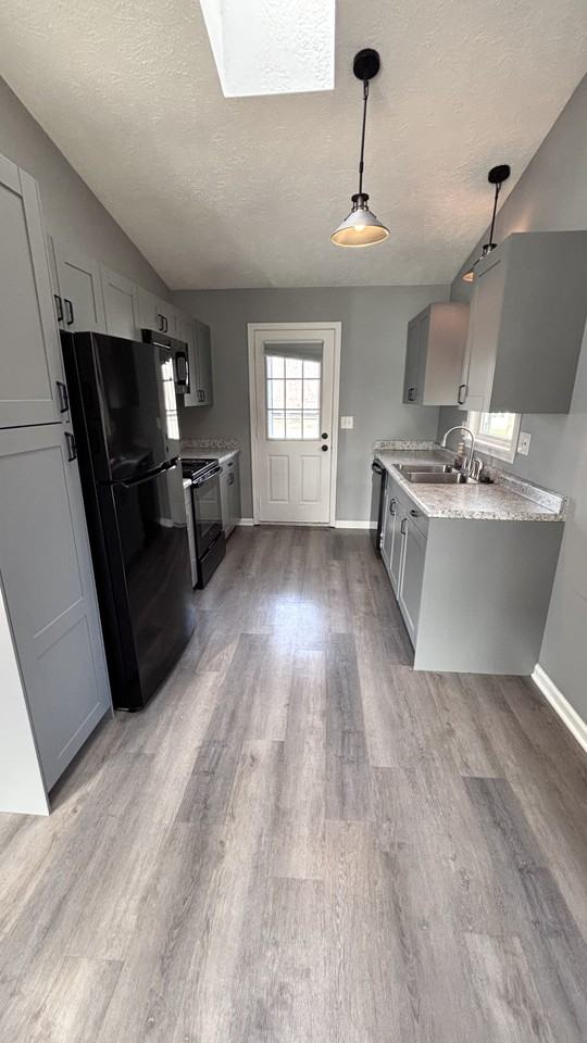 3420 Parkwood Drive - Photo 3 of 21