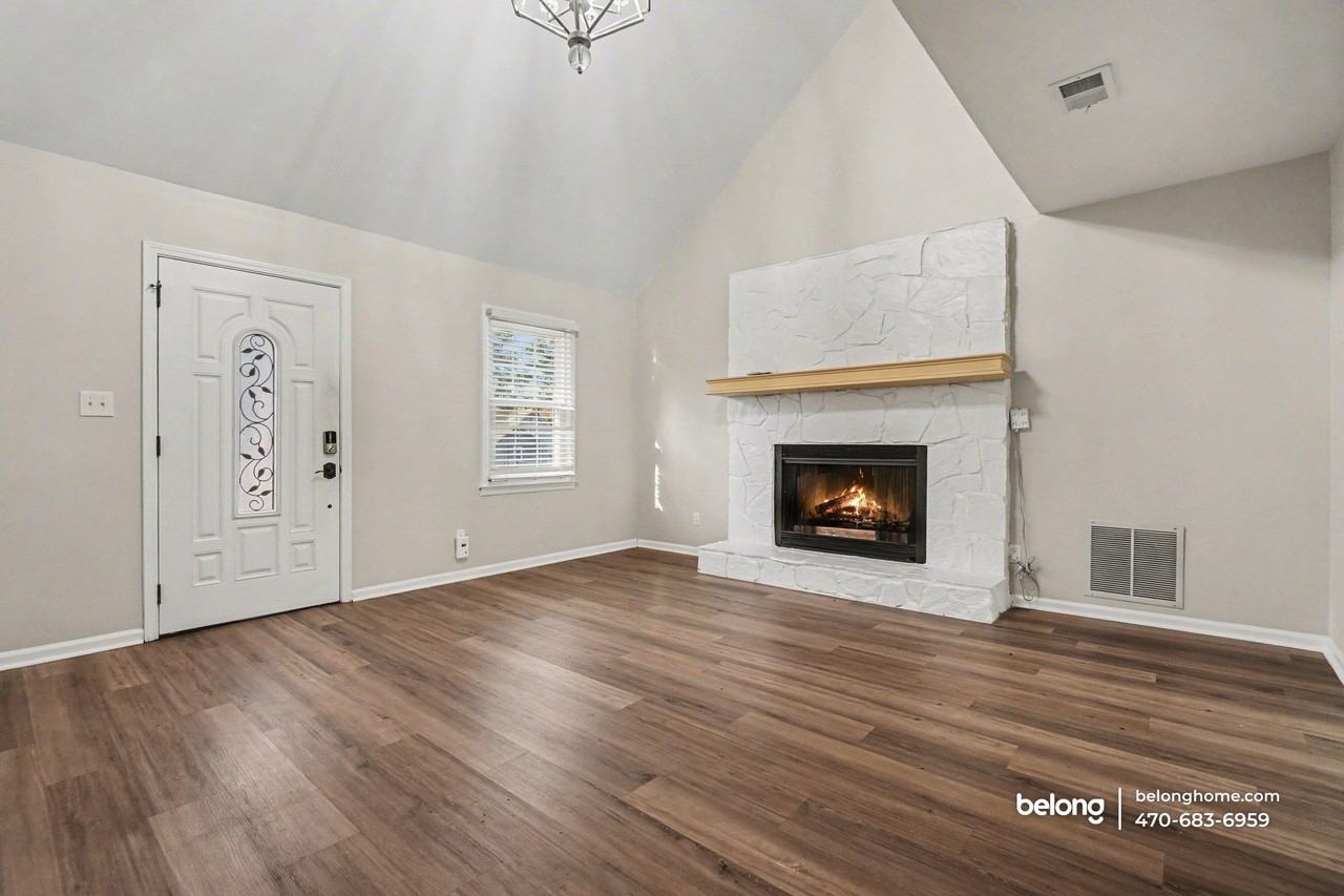 1004 Natalie Ln Se - Photo 4 of 25