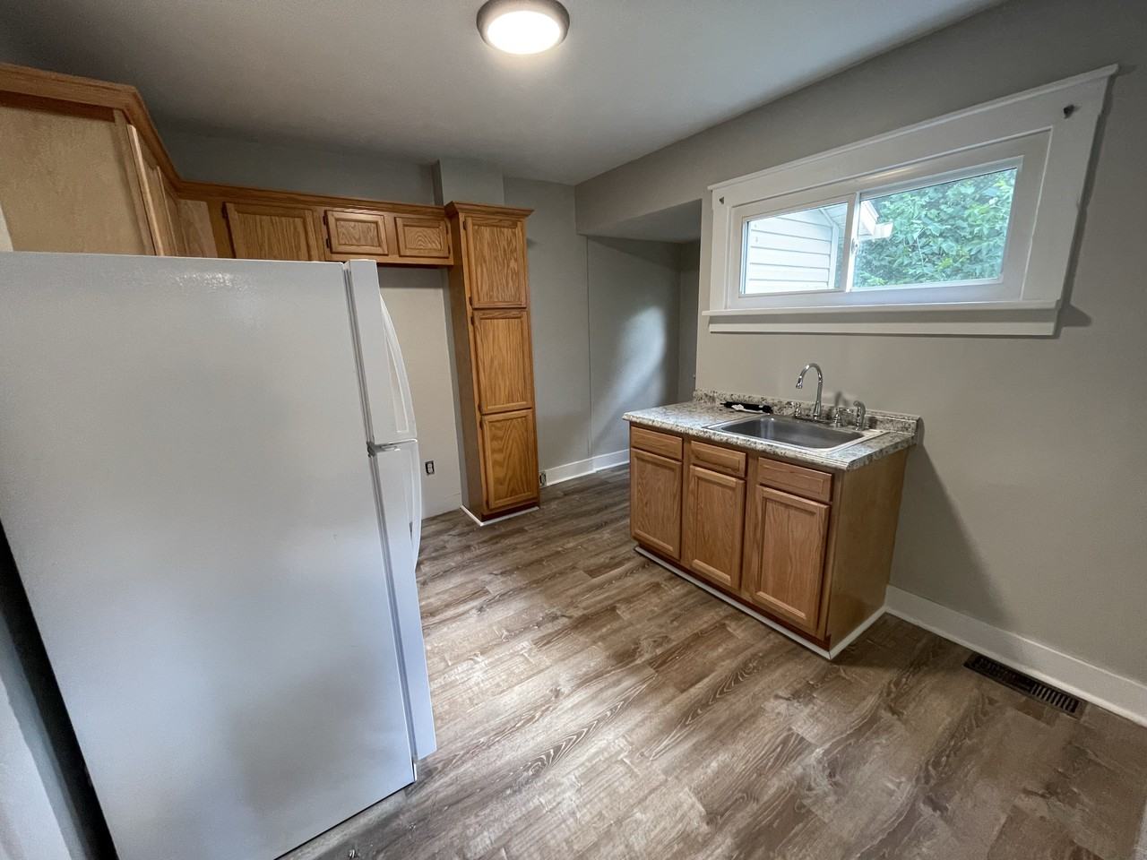 1111 Otter St #1111B - Photo 3 of 10