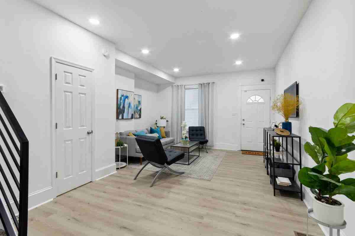 6202 Callowhill St - Photo 3 of 24