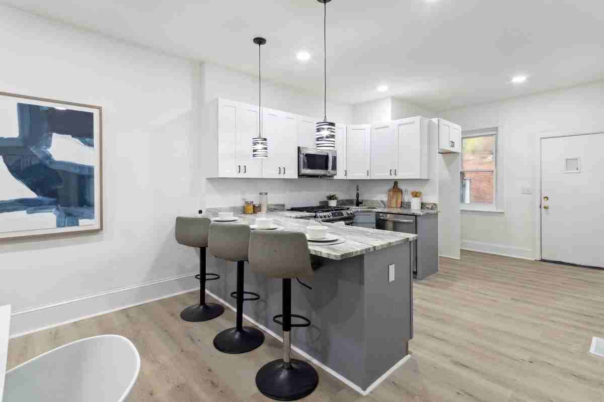 6202 Callowhill St - Photo 5 of 24