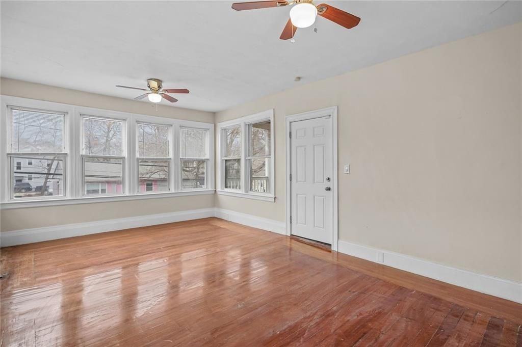 123 Radcliffe Ave - Photo 4 of 27