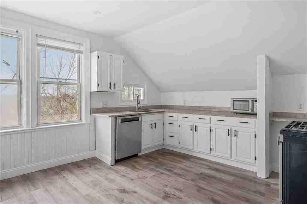 123 Radcliffe Ave - Photo 2 of 28