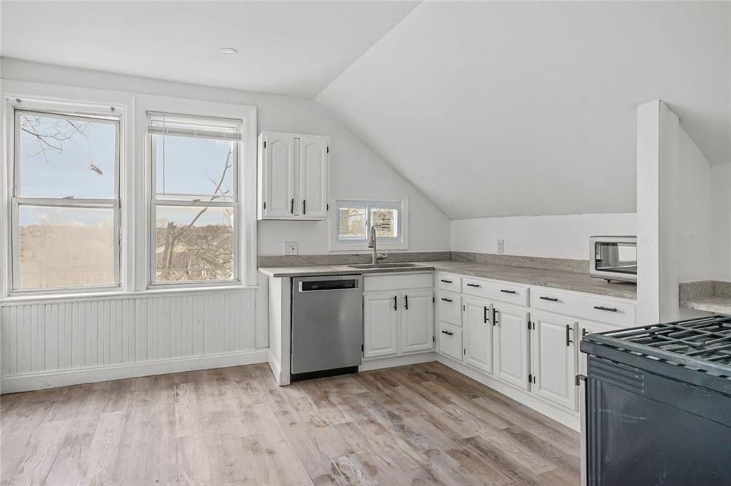 123 Radcliffe Ave - Photo 3 of 28