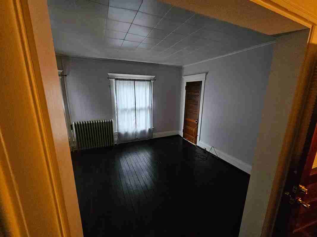 117 S Fulton St - Photo 3 of 11