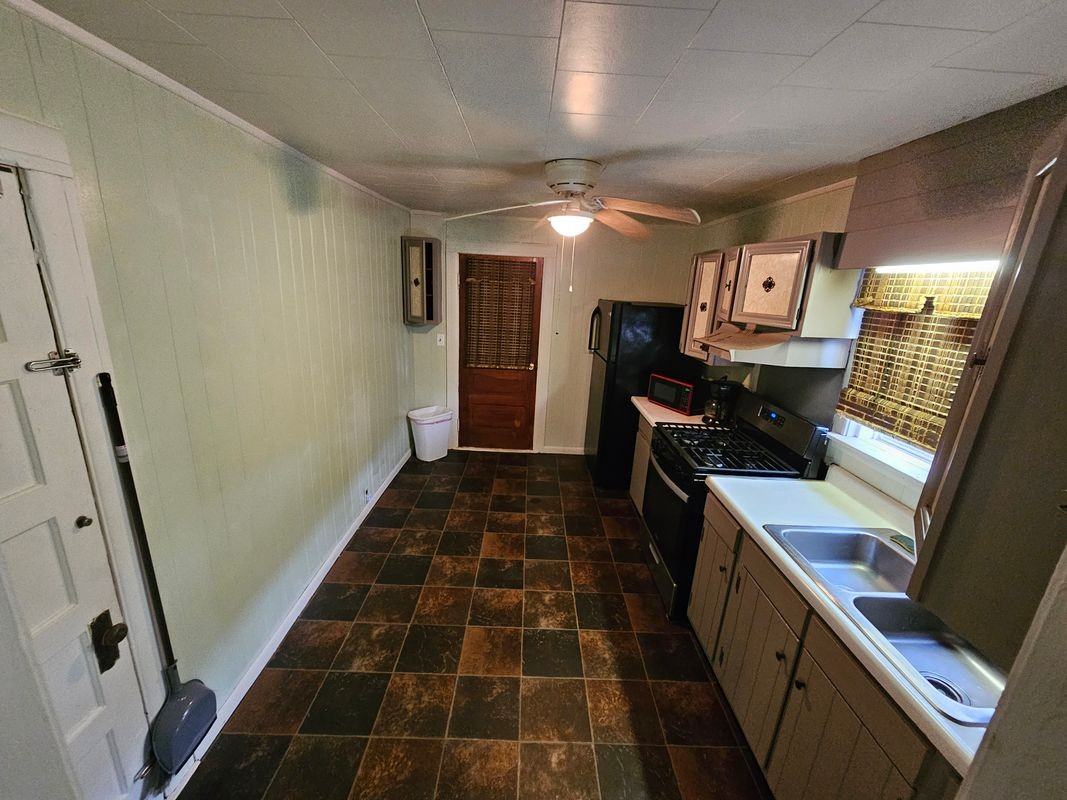 117 S Fulton St - Photo 7 of 11