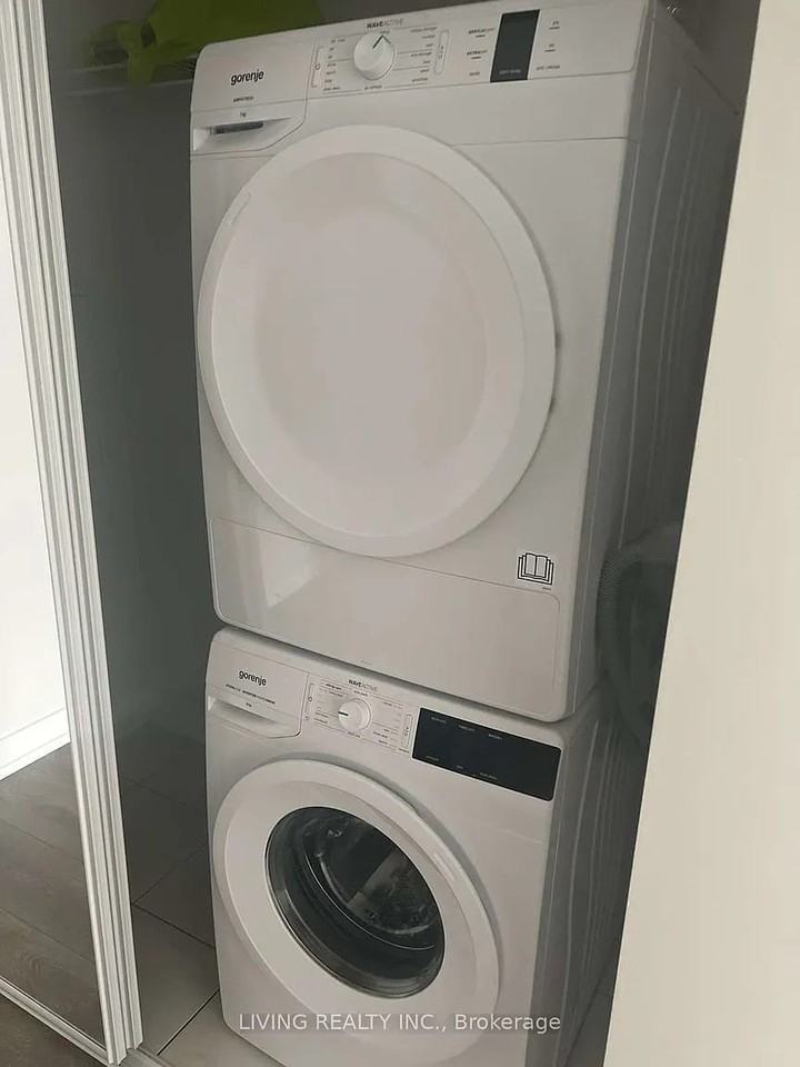 159 Wellesley Street East - Photo 4 of 15