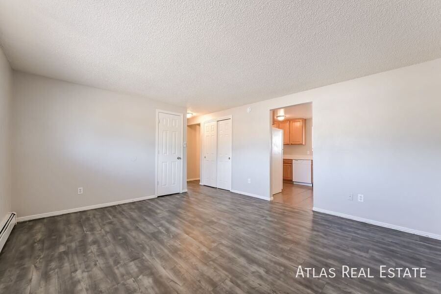 910 Bishop Ct #B - Photo 5 of 16