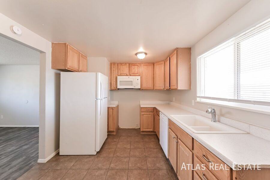 910 Bishop Ct #B - Photo 7 of 16