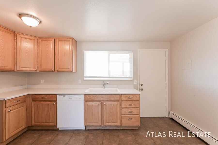 910 Bishop Ct #B - Photo 7 of 18
