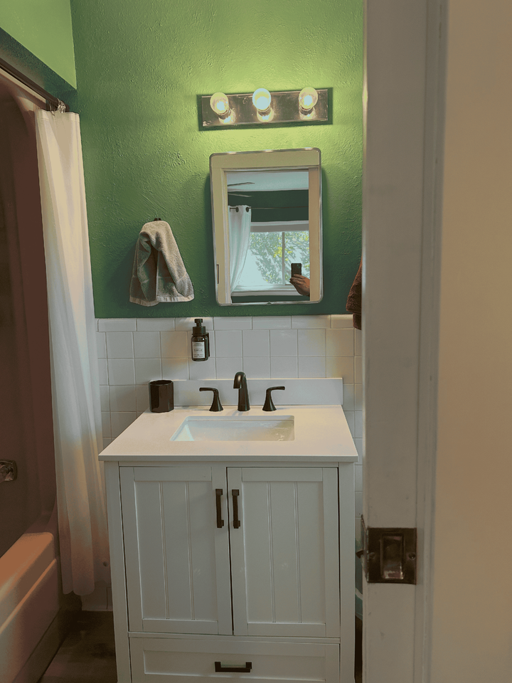 1220 Harris Ave - Photo 2 of 4