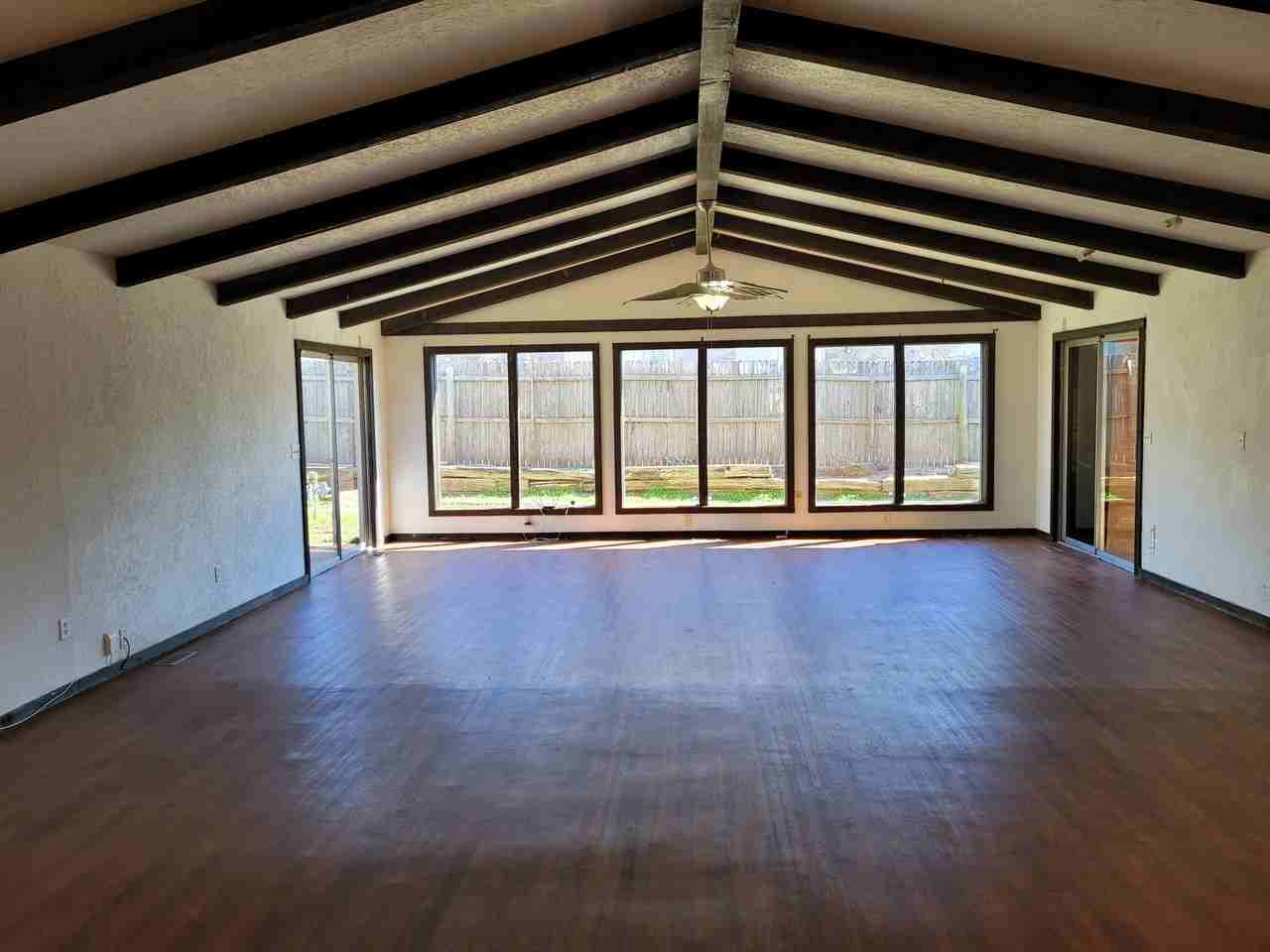 102 Redbird Cir - Photo 2 of 10