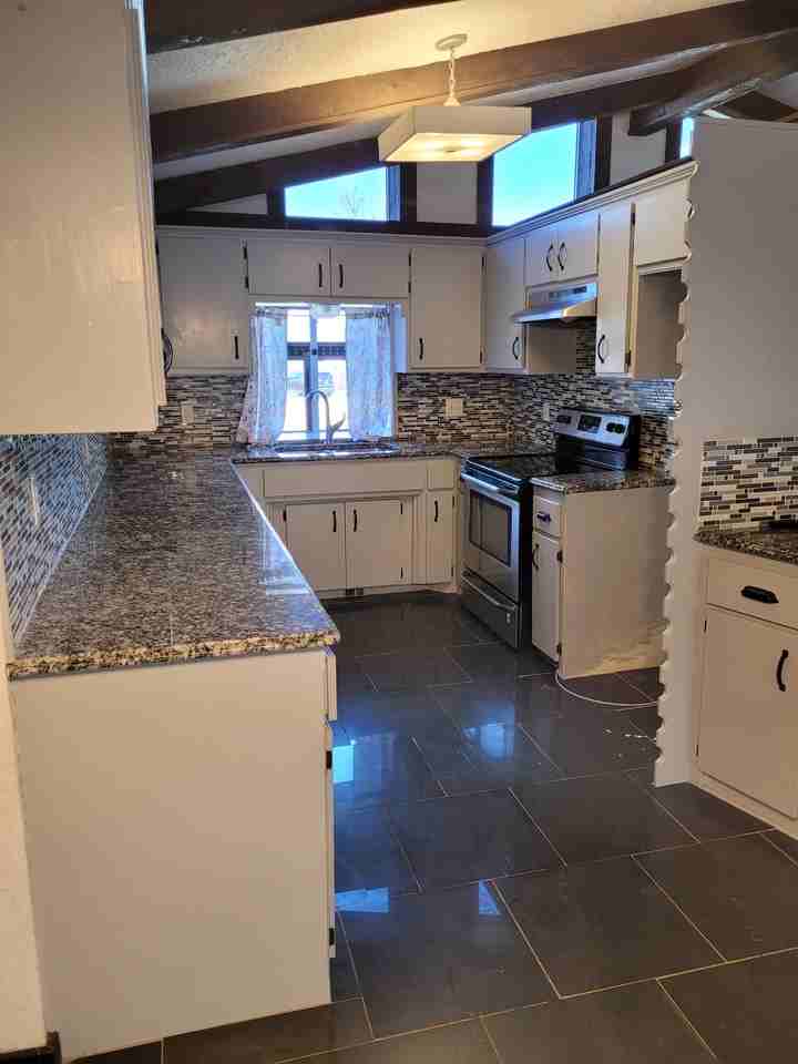 102 Redbird Cir - Photo 3 of 10