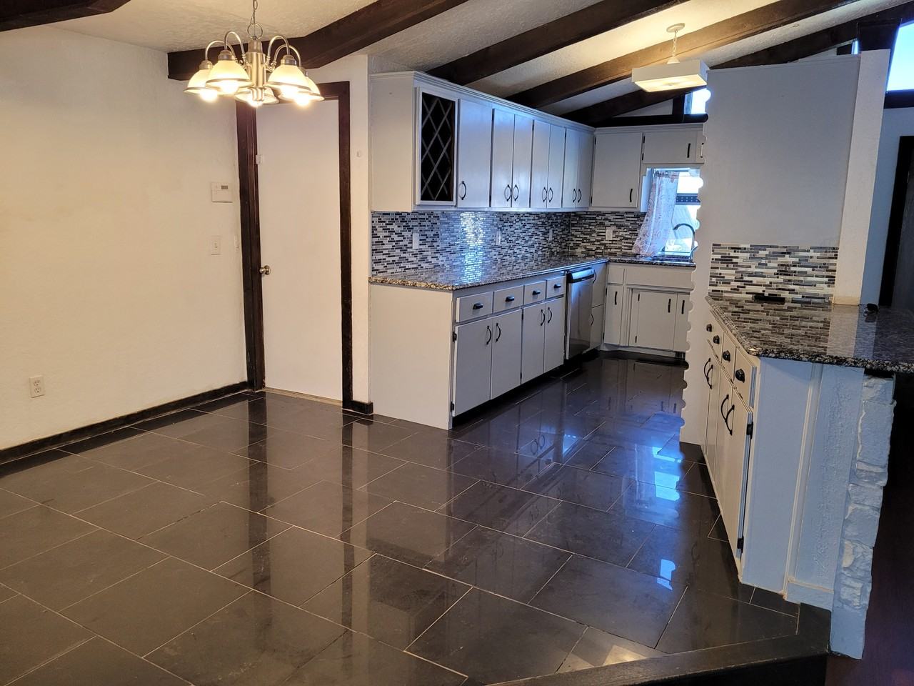 102 Redbird Cir - Photo 5 of 10