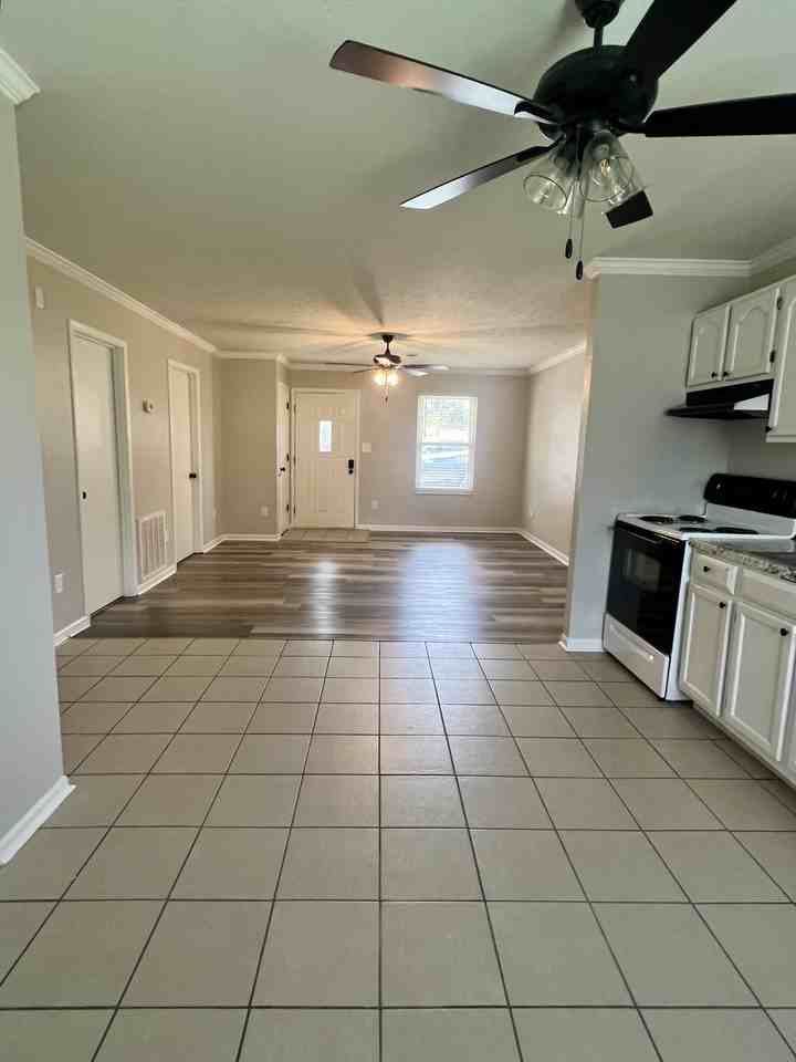 1404 Hicks Rd #A - Photo 4 of 10