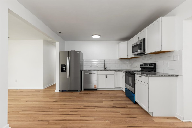 1806 Sussex St - Photo 2 of 20