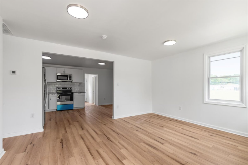 1806 Sussex St - Photo 5 of 20