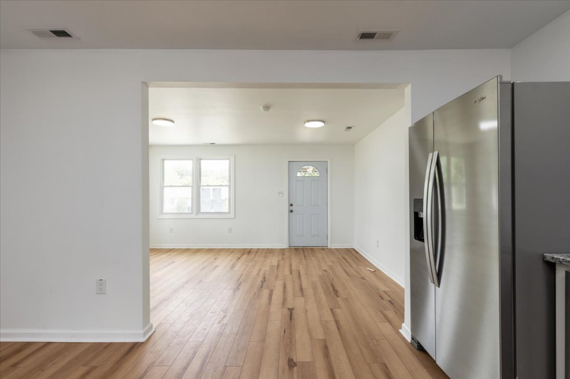 1806 Sussex St - Photo 7 of 20