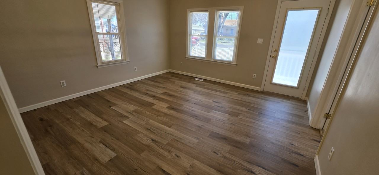 3803 S Granville Ave - Photo 3 of 11