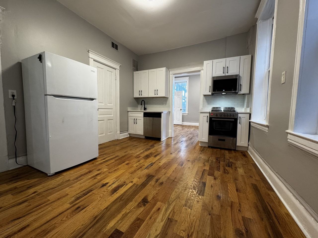 2228 W 18th Pl #2R - Photo 2 of 3