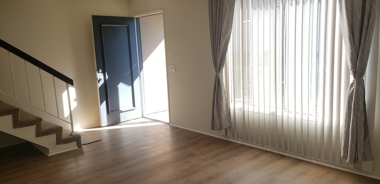 725 Windwood Dr - Photo 2 of 18