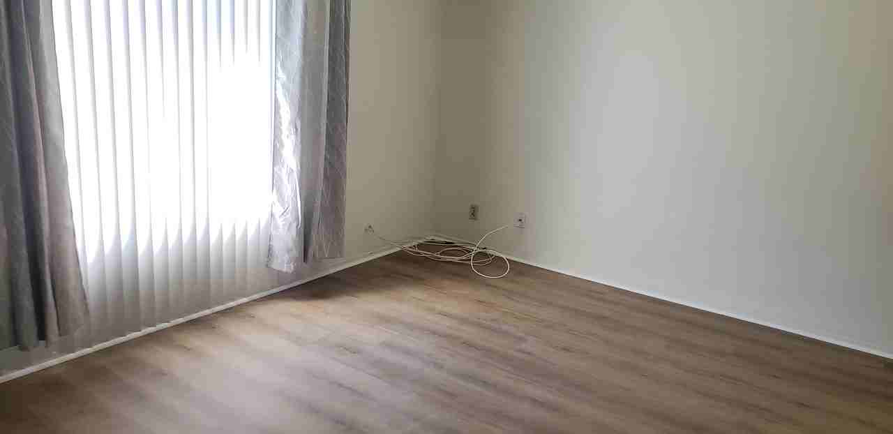 725 Windwood Dr - Photo 3 of 18