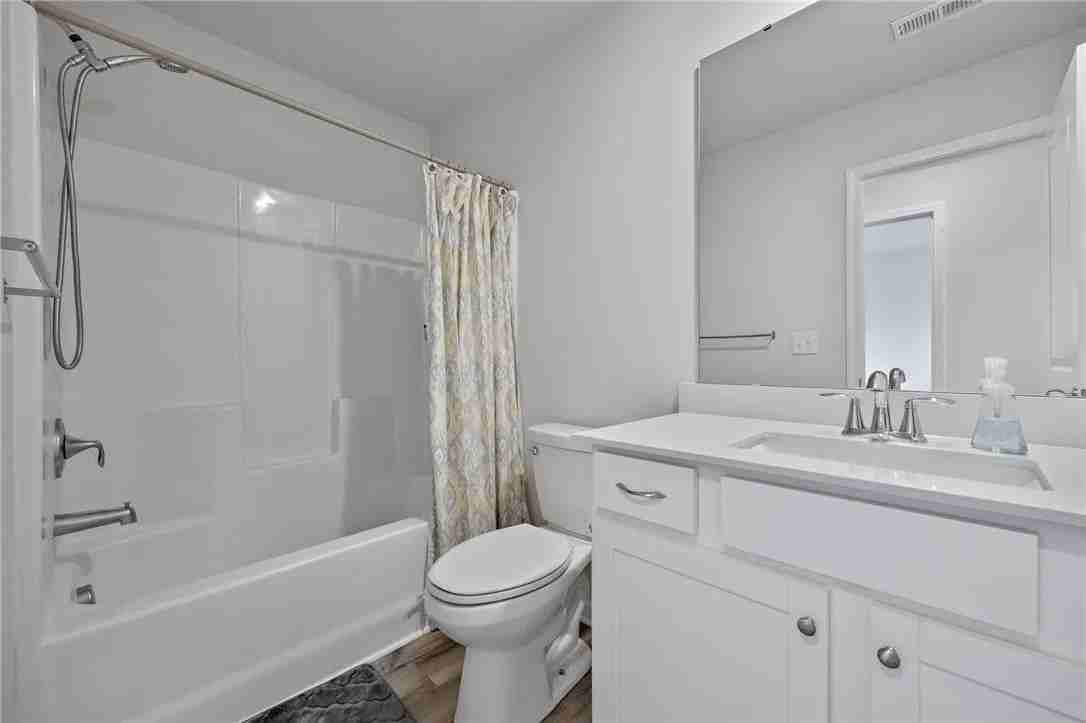 559 Brasstown Ct - Photo 4 of 15