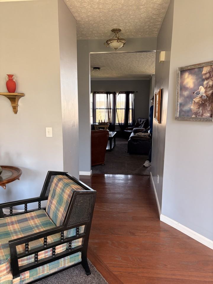 1111 Waverly Dr - Photo 3 of 8