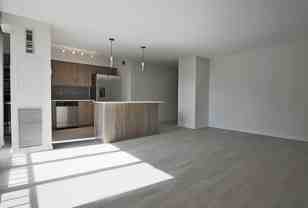 922 S Ashland Ave - Photo 1 of 1