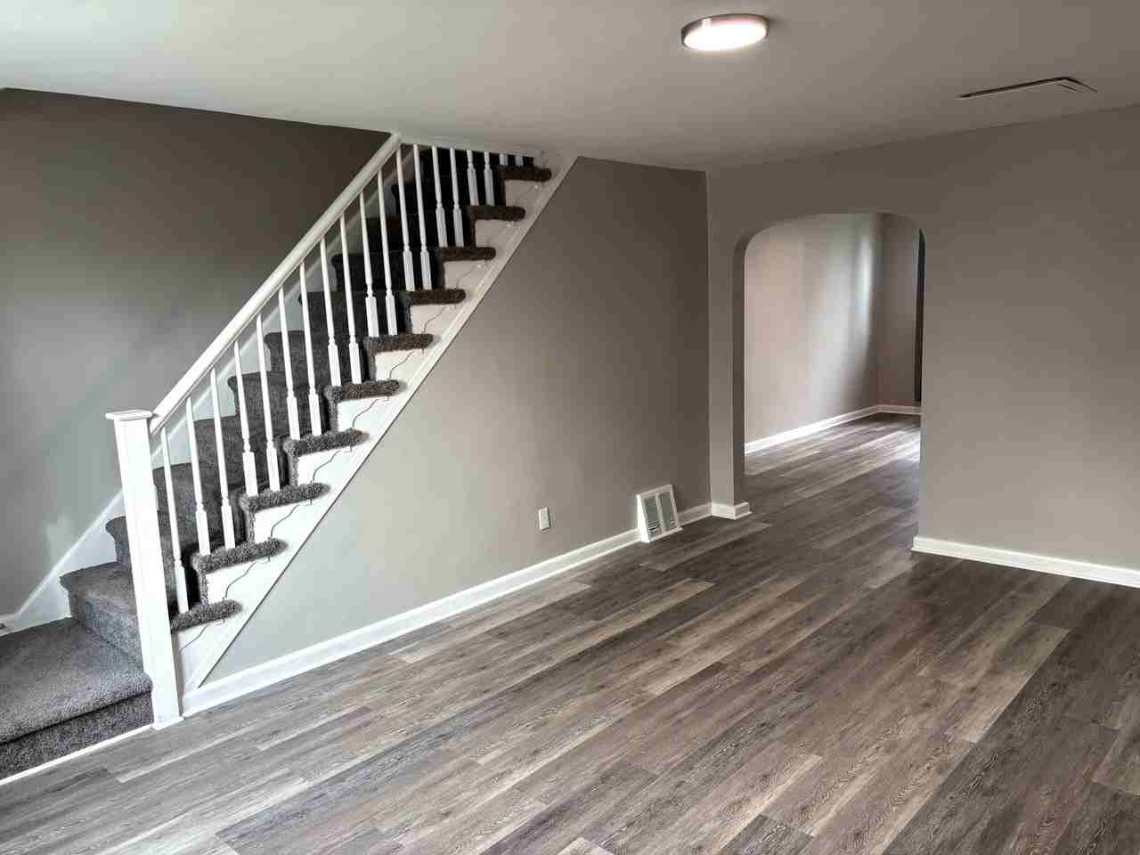 21 W 21st St - Photo 2 of 8