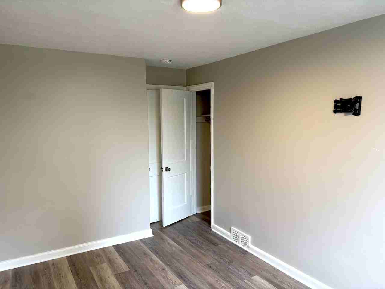 21 W 21st St - Photo 5 of 8