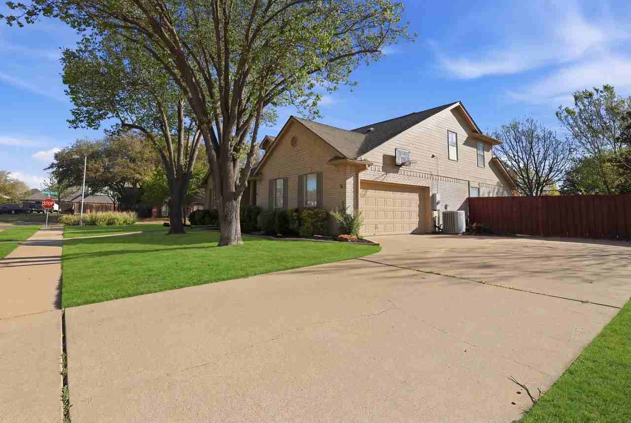 1101 Countryhill Dr - Photo 2 of 18