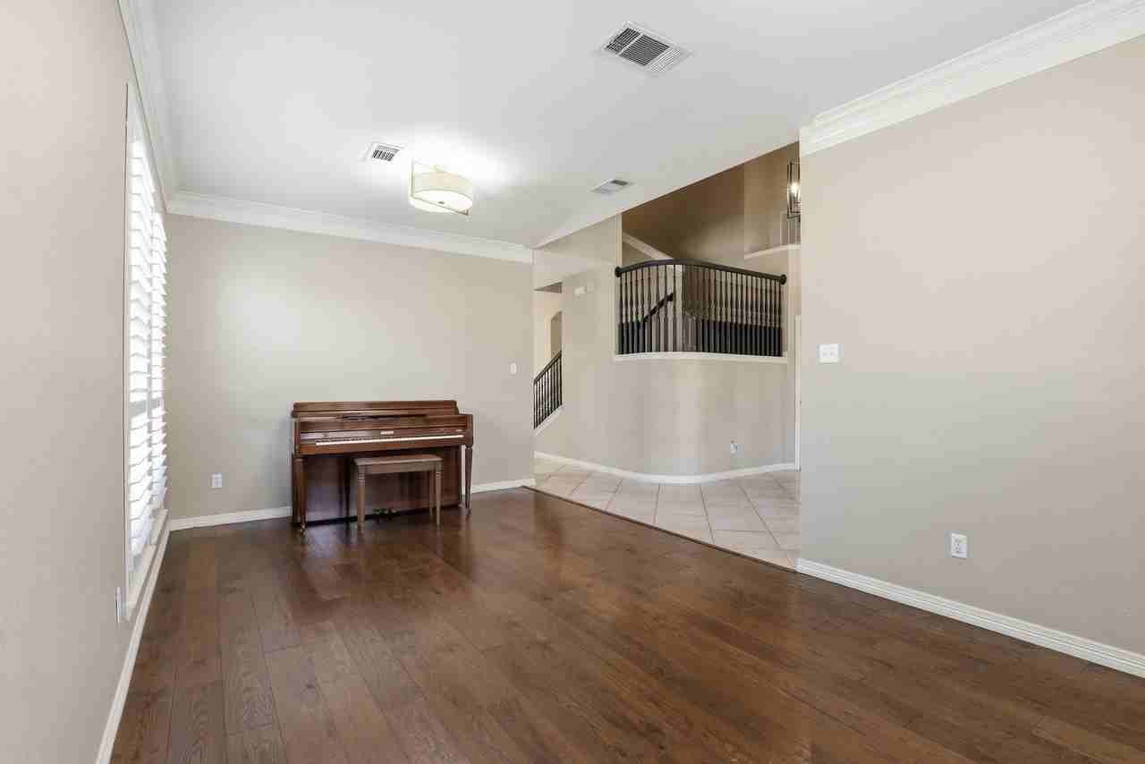 1101 Countryhill Dr - Photo 4 of 18