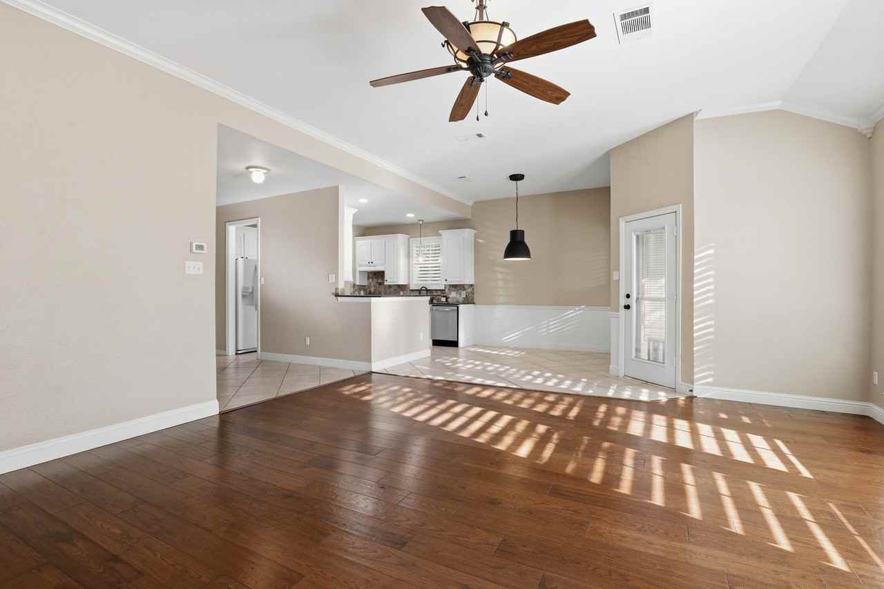 1101 Countryhill Dr - Photo 5 of 18