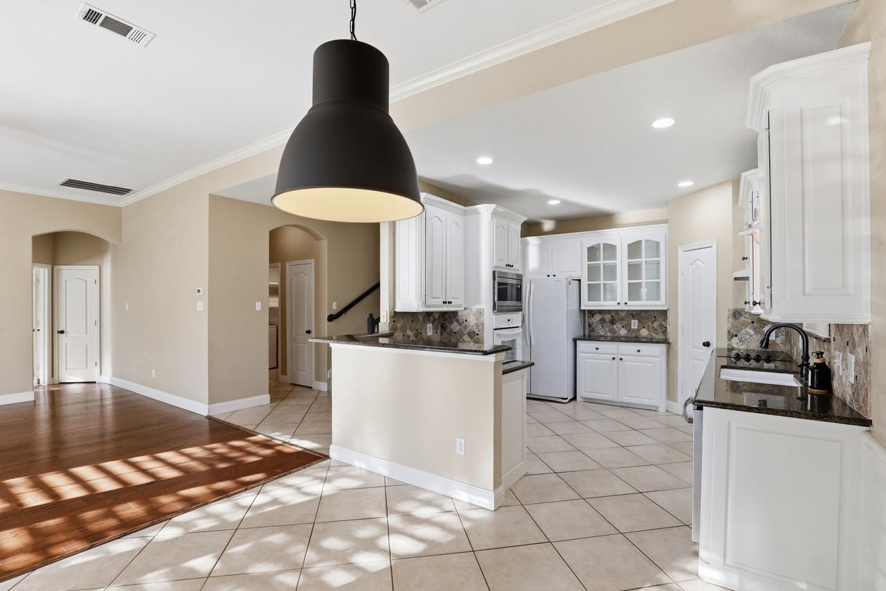 1101 Countryhill Dr - Photo 7 of 18