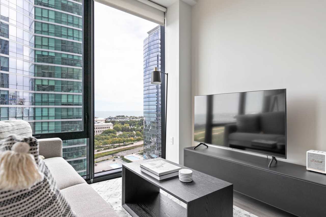 1235 S Indiana Ave - Photo 3 of 19