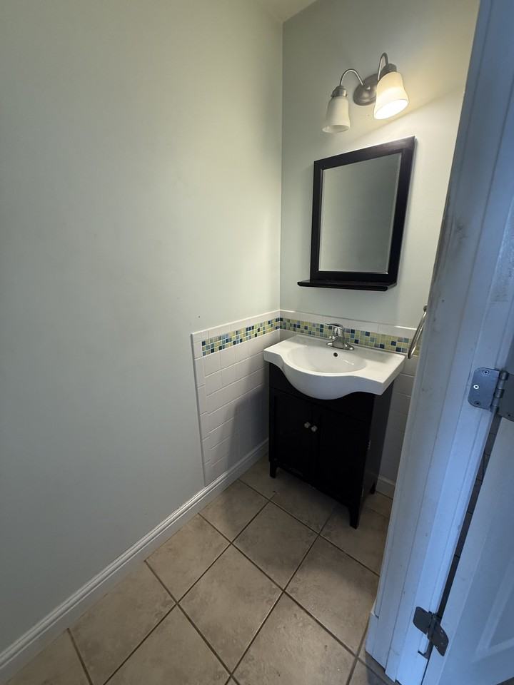 11B Leclair St #B - Photo 5 of 8