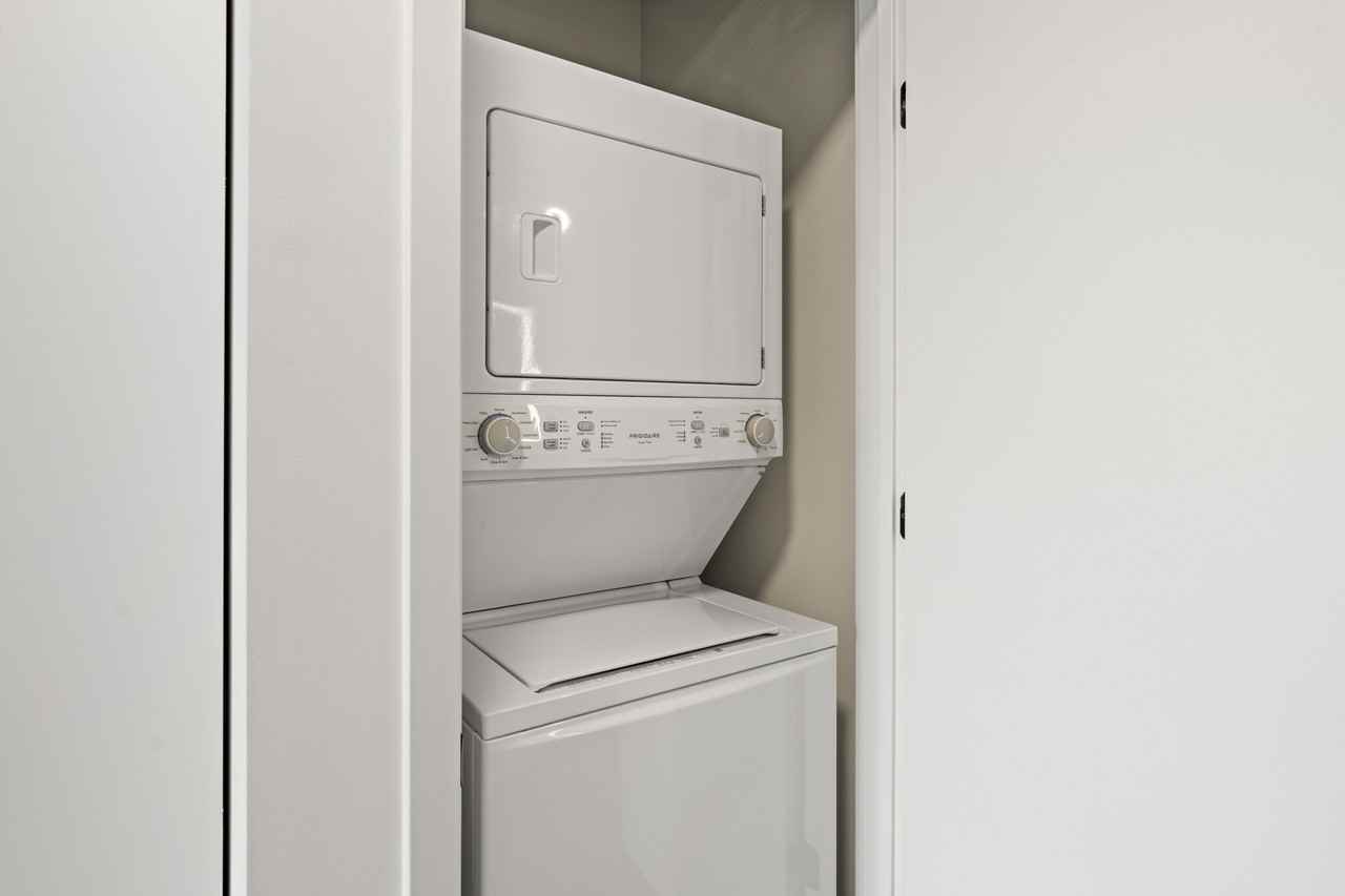 143 N Ashland Ave - Photo 6 of 16