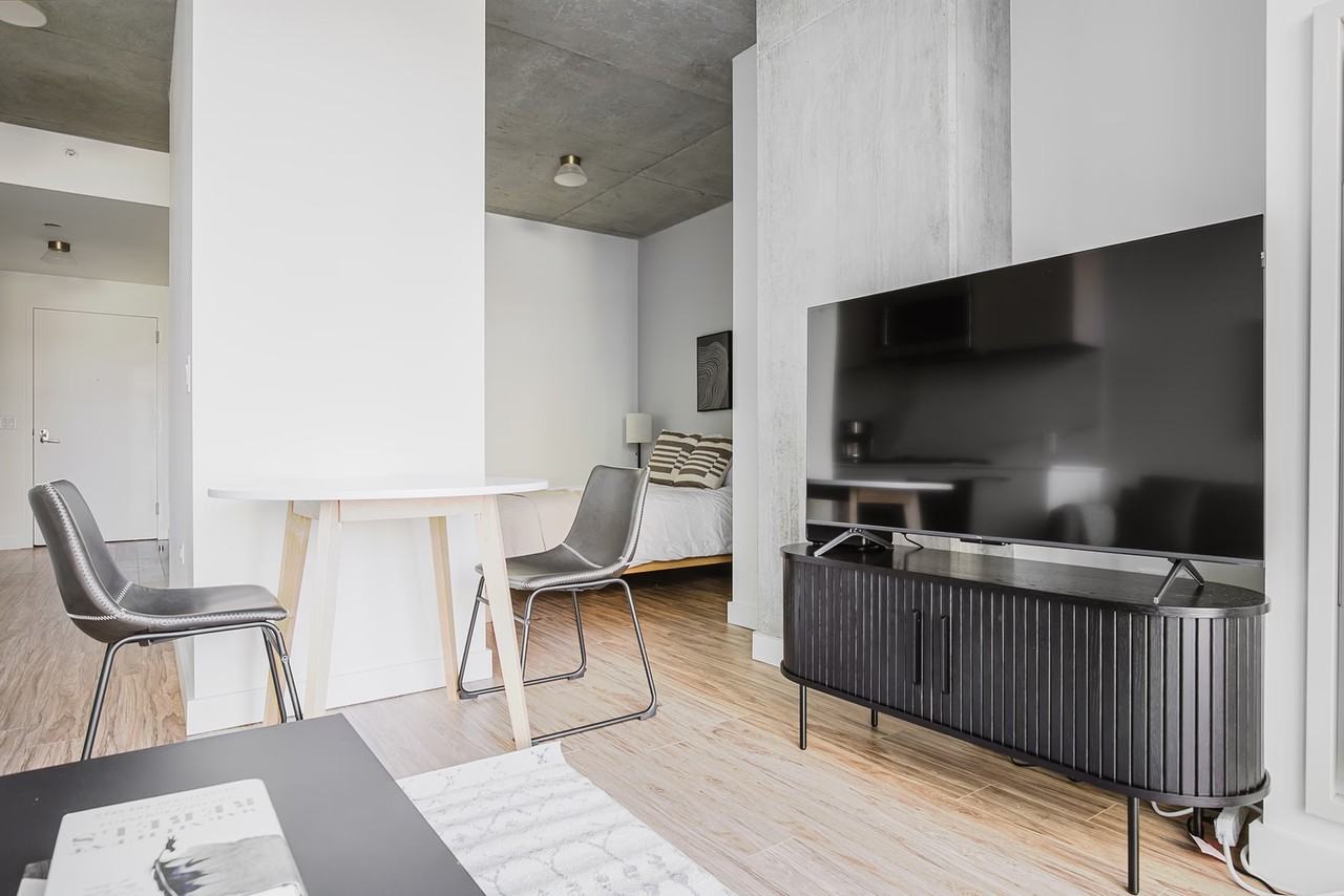 610 W Randolph St - Photo 4 of 16