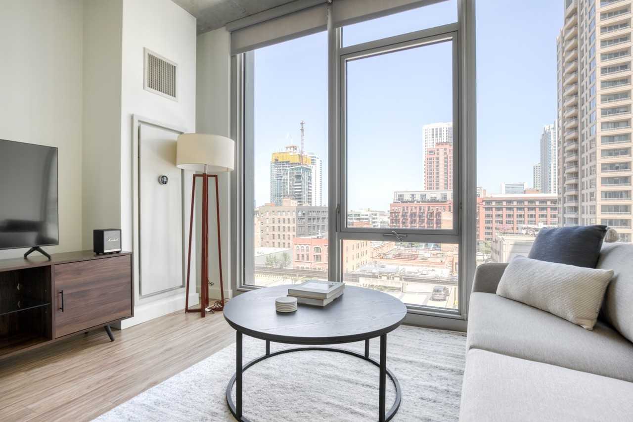 610 W Randolph St - Photo 5 of 16