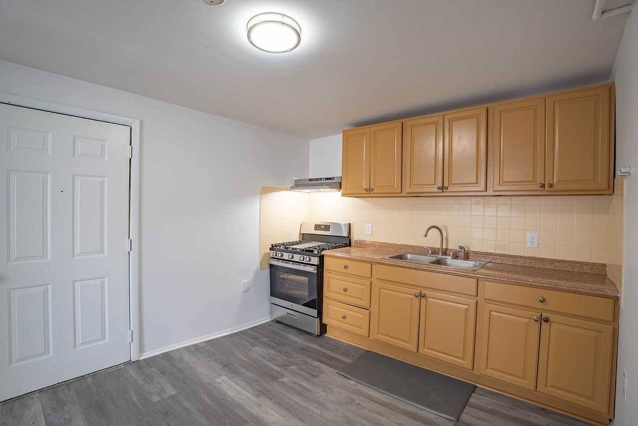 120 Perry St #2 - Photo 5 of 16