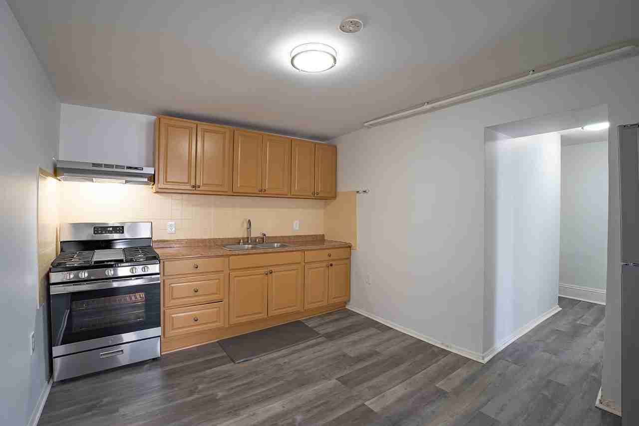 120 Perry St #2 - Photo 6 of 16