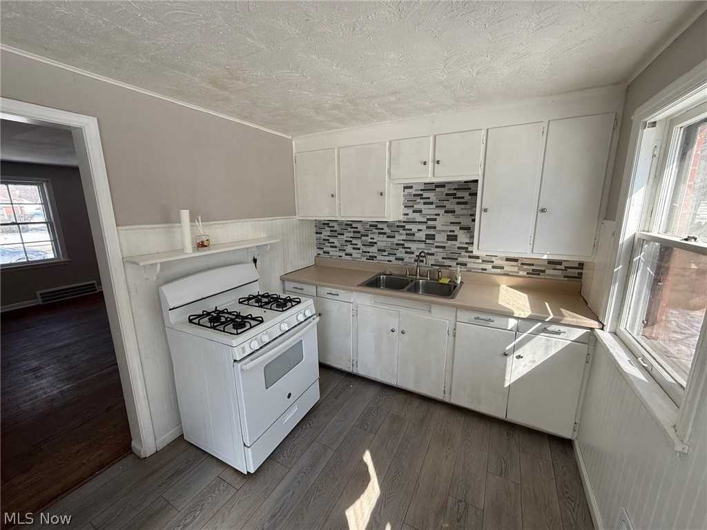 713 South St - Photo 2 of 30