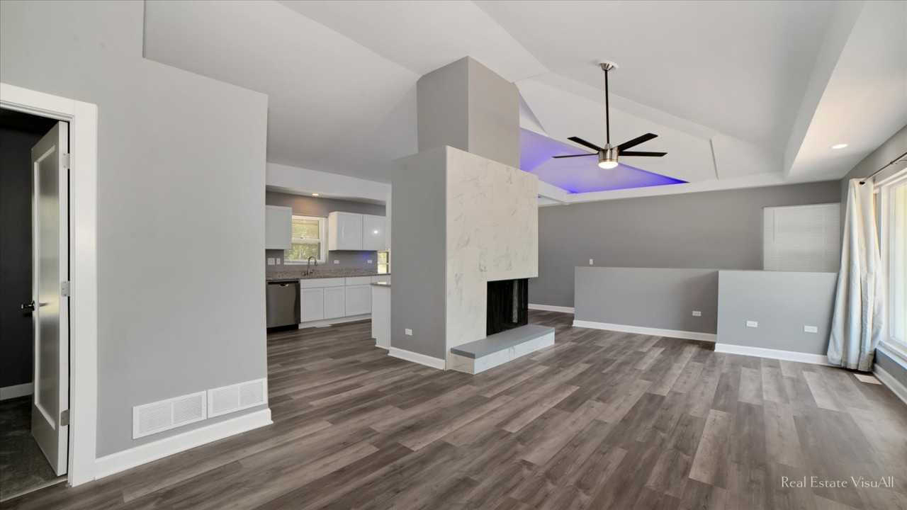 11460 73rd Pl - Photo 4 of 19