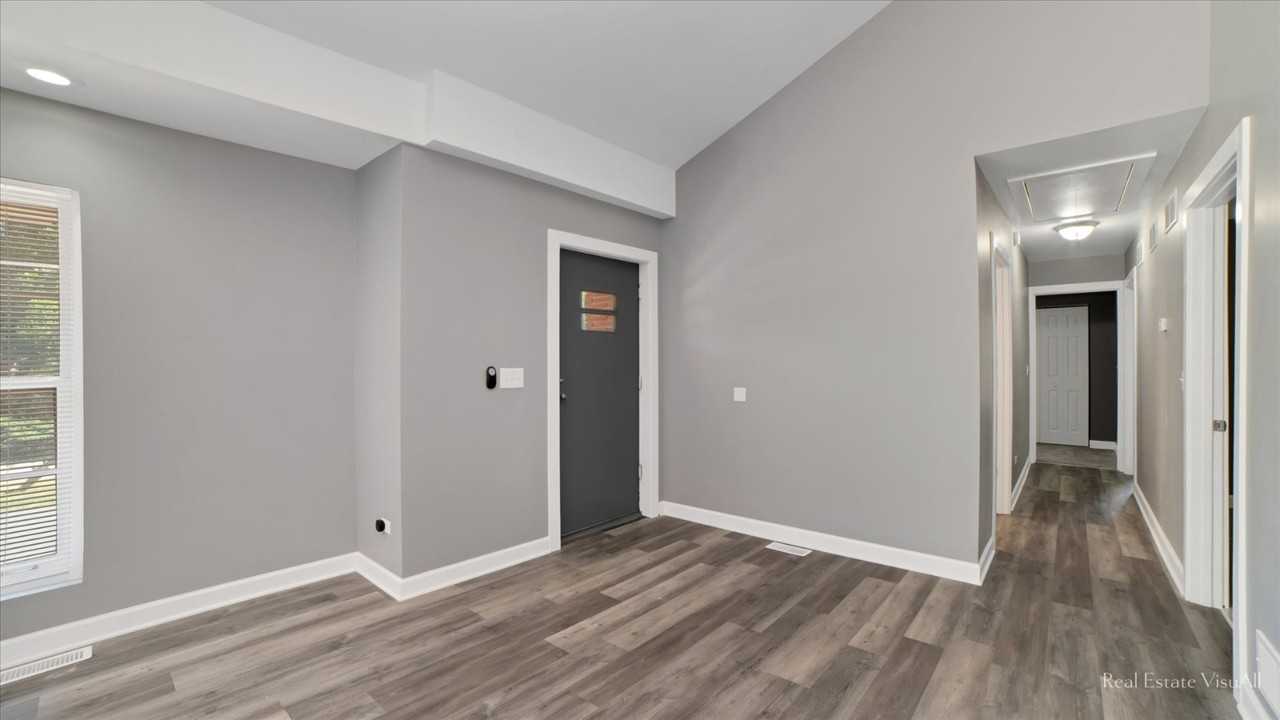 11460 73rd Pl - Photo 5 of 19