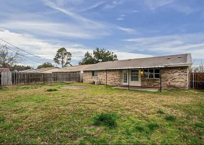 423 Southlake Dr - Photo 2 of 6