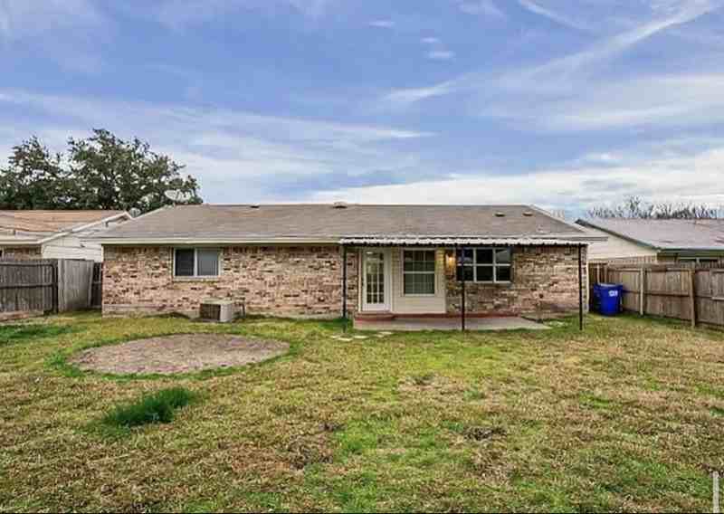 423 Southlake Dr - Photo 3 of 6